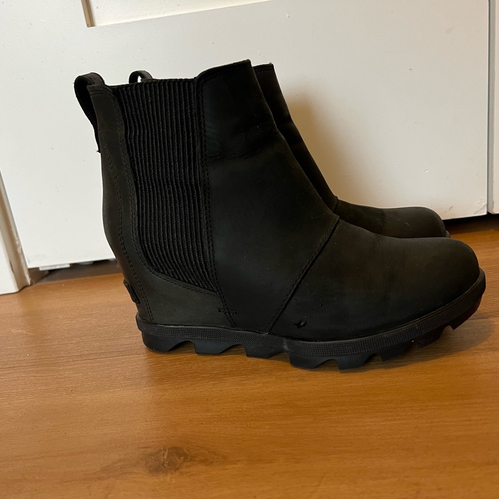 Sorel Joan of ark wedge size 6
